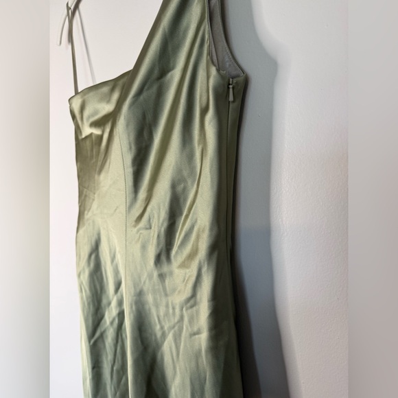 Revelry Jade Satin Dress in Moss One-Shoulder Side Ruched Evening Gown size 4 - Picture 6 of 11